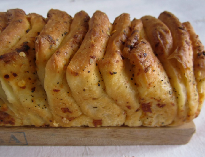 起酥食品糕点店铺食谱：枫叶培根的拉片式面包